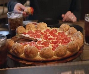 Pizza Hut Stuffed Garlic Knots Commercial