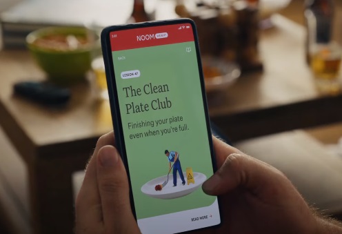 Noom Weight Fog Eating Commercial - The Clean Plate Club