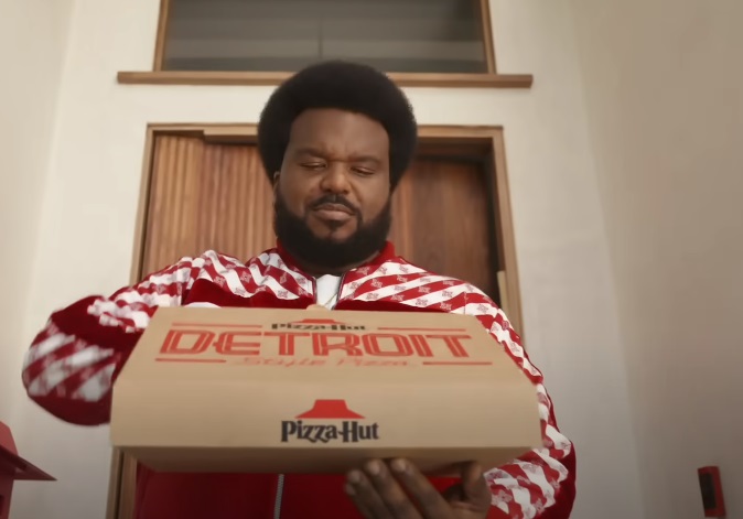 Pizza Hut Detroit-Style Pizza Craig Robinson Greeting Neighbor Commercial